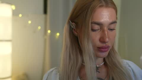 DAISY online show from December 3, 3:39 pm