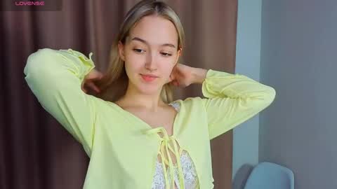 Mary online show from April 25, 7:33 pm