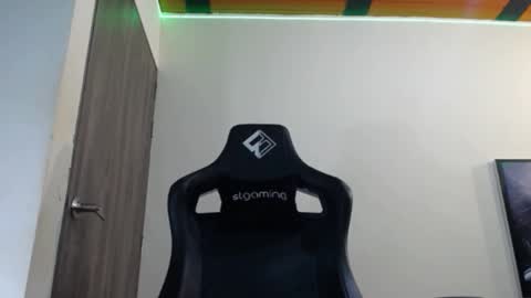 Snapshot of spartacus_cam chatting on February 27, 6:13 am     online show from February 27, 6:13 am