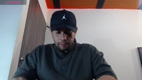 Snapshot of spartacus_cam chatting on February 1, 5:28 am     online show from February 1, 5:28 am