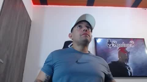 Snapshot of spartacus_cam chatting on October 6, 5:03 am     online show from October 6, 5:03 am