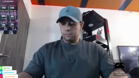 Snapshot of spartacus_cam chatting on January 4, 5:27 am     online show from January 4, 5:27 am