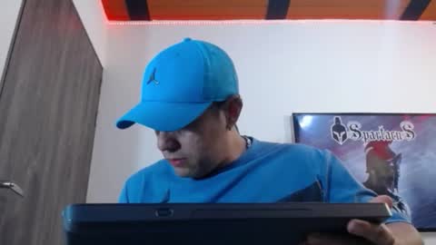 Snapshot of spartacus_cam chatting on October 27, 5:18 am     online show from October 27, 5:18 am