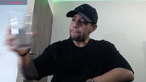 Snapshot of spartacus_cam chatting on January 17, 5:42 am     online show from January 17, 5:42 am