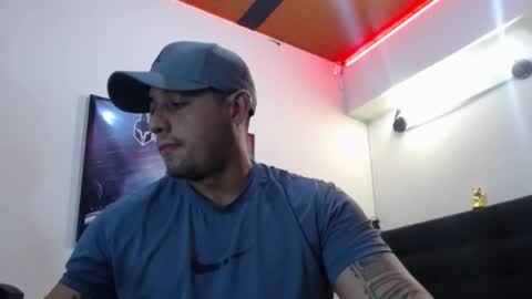 Snapshot of spartacus_cam chatting on September 18, 7:01 am     online show from September 18, 7:01 am