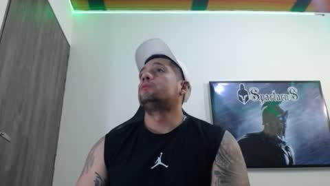 Snapshot of spartacus_cam chatting on September 23, 6:07 am     online show from September 23, 6:07 am