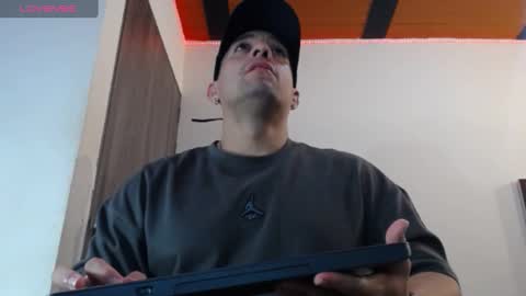 Snapshot of spartacus_cam chatting on January 20, 5:26 am     online show from January 20, 5:26 am