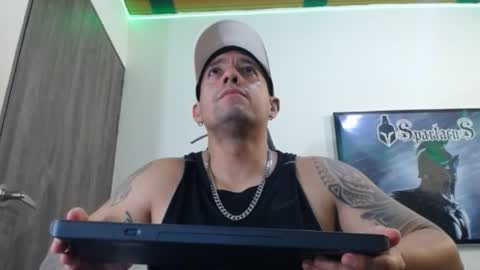 Snapshot of spartacus_cam chatting on October 7, 5:47 am     online show from October 7, 5:47 am