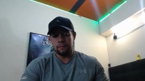 Snapshot of spartacus_cam chatting on September 11, 7:09 am     online show from September 11, 7:09 am