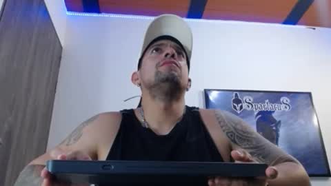 Snapshot of spartacus_cam chatting on September 24, 6:09 am     online show from September 24, 6:09 am