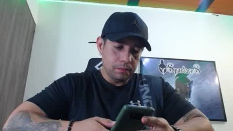 Snapshot of spartacus_cam chatting on October 31, 5:52 am     online show from October 31, 5:52 am