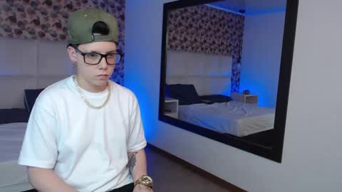 Snapshot of spencerm_ chatting on October 20, 9:20 pm spencerm_ online show from October 20, 9:20 pm