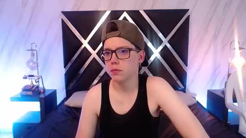 spencerm_ online show from December 5, 11:56 pm