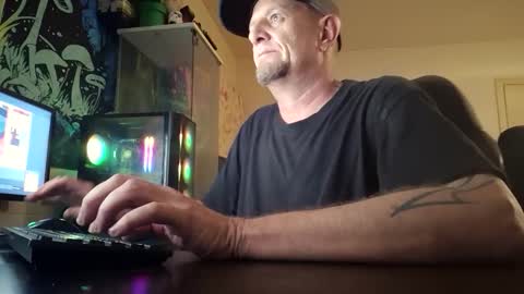 Snapshot of spicyfox420 chatting on October 8, 10:32 am SpicyFox420 online show from October 8, 10:32 am