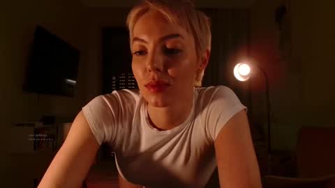 Elizabeth online show from December 17, 6:14 pm