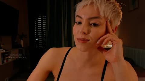 Elizabeth online show from April 29, 6:13 pm