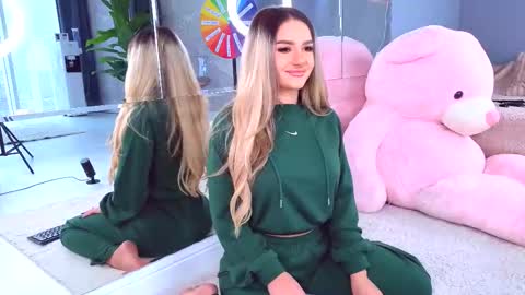 Anna online show from March 28, 10:27 am