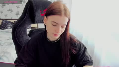 Stacey GMT5 Mo Tu We Th Fr Sa 3am -10am online show from February 5, 12:20 am