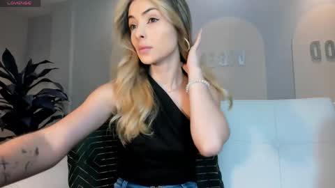 Stacy Woods online show from April 23, 11:40 am