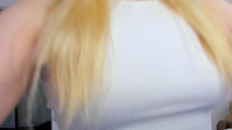 Snapshot of stacy_miraclee chatting on March 10, 12:38 pm Stacy  online show from March 10, 12:38 pm