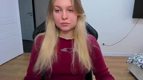 Snapshot of stacy_miraclee chatting on March 7, 10:02 am Stacy  online show from March 7, 10:02 am