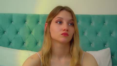 StacyEvances online show from June 16, 3:32 am
