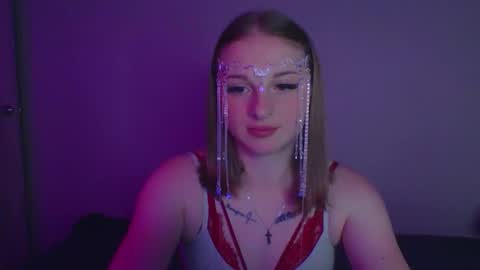 Snapshot of star_girlish chatting on October 14, 6:44 pm star_girlish online show from October 14, 6:44 pm