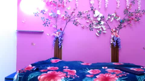 alejandra online show from April 6, 7:15 pm