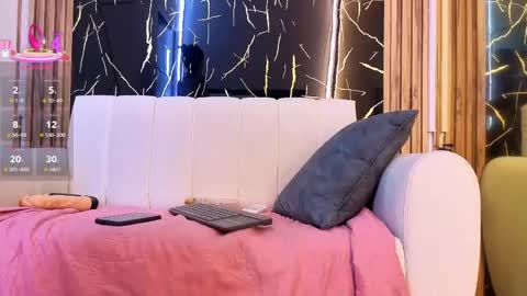 starlight_mature11_aws online show from May 25, 11:55 pm
