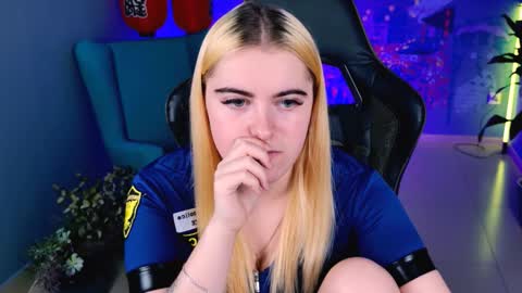 stef_nicks online show from September 12, 9:22 am