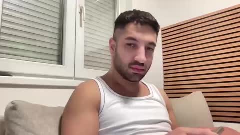 stefan0504 online show from December 15, 3:52 pm