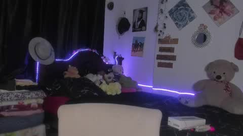 Im MiaIts my first day here  online show from February 27, 2:25 am