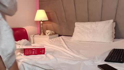 stefanybloom online show from May 23, 1:40 pm