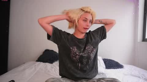 Stef online show from March 22, 8:24 pm