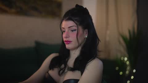 Snapshot of stella_shock chatting on January 20, 6:53 am Stella online show from January 20, 6:53 am