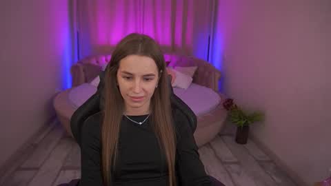 stellahoneywell online show from October 8, 7:25 am