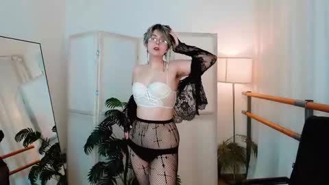 stellamoore_ online show from January 19, 6:56 am