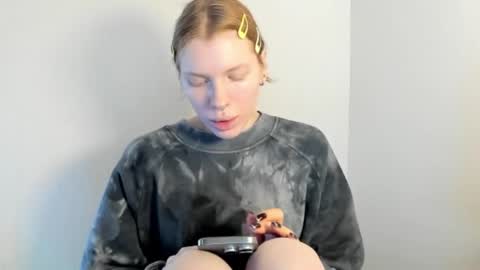 S T E L L A online show from November 11, 9:44 am