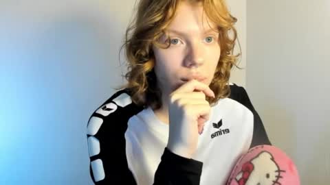 S T E L L A online show from October 14, 8:17 am