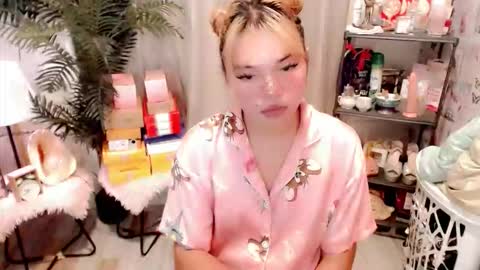 Stella sweet online show from June 3, 3:53 am