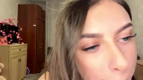 Stephani online show from May 31, 6:09 pm