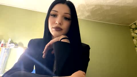 StephanI online show from November 20, 12:15 pm