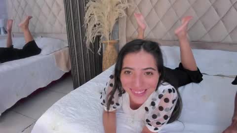 stevenandlaura_ online show from May 12, 1:47 am