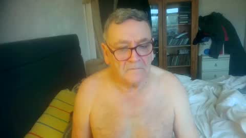 slave for computer control online show from February 24, 7:22 am