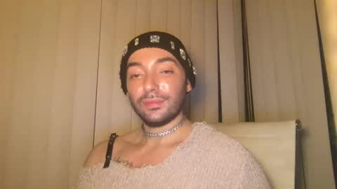 Snapshot of stevey_94 chatting on October 8, 5:13 am gay tease online show from October 8, 5:13 am