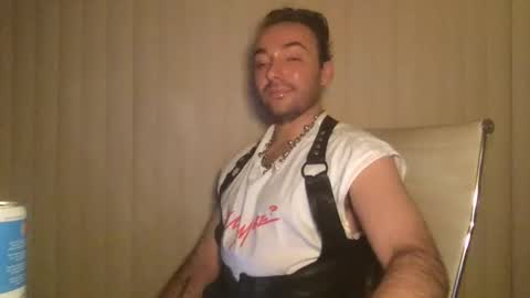 Snapshot of stevey_94 chatting on October 28, 5:52 am gay tease online show from October 28, 5:52 am