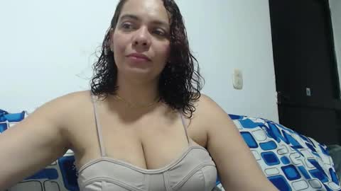 sthepany_gold online show from November 3, 10:33 pm