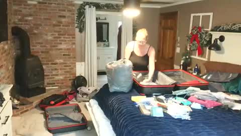 Stickywethoney online show from April 18, 3:58 pm