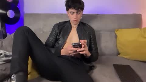 Stolas online show from March 5, 10:30 pm