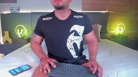 Stone Lee  online show from September 14, 9:16 pm